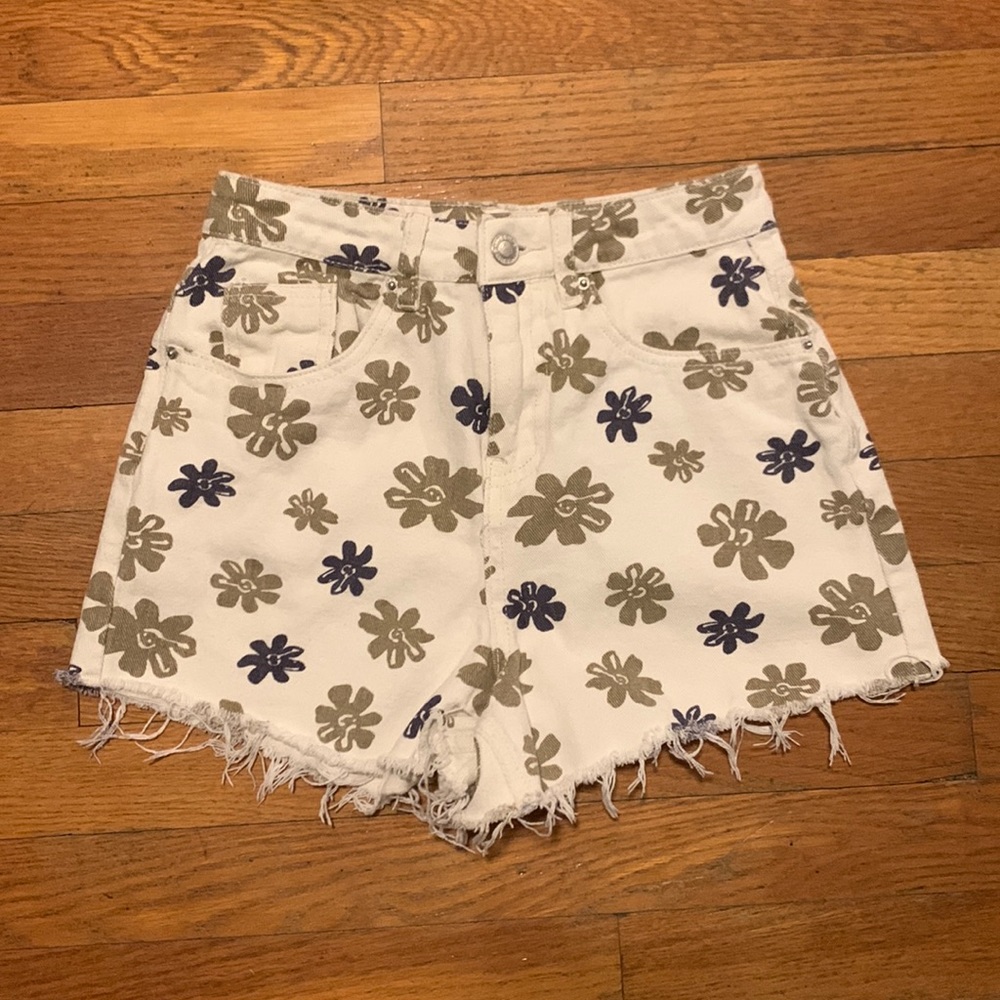 Kaki & Blue Floral High-Rise shorts